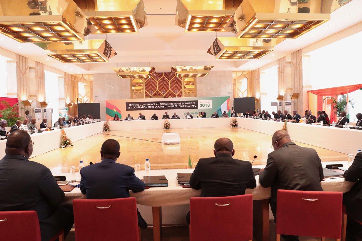 AOuattara_PRCI's tweet photo. J’ai été heureux d’avoir co-présidé avec mon homologue, @rochkaborepf la 7e Conférence au sommet du #TAC entre la CI et le Burkina Faso. À cette occasion, quatre Accords ont été signés entre le Gouvernement de Côte d'Ivoire et le Gouvernement du Burkina Faso. #TAC7 https://t.co/vwJbIt195W