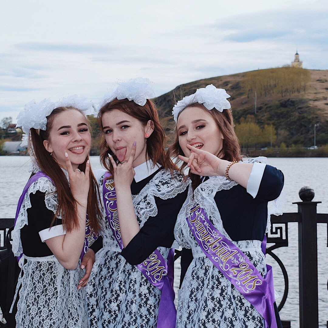 polinaaaaaa___'s tweet photo. Отвезите меня обратно в школу😭🙏🏻💜 https://t.co/3qlInOpxTD