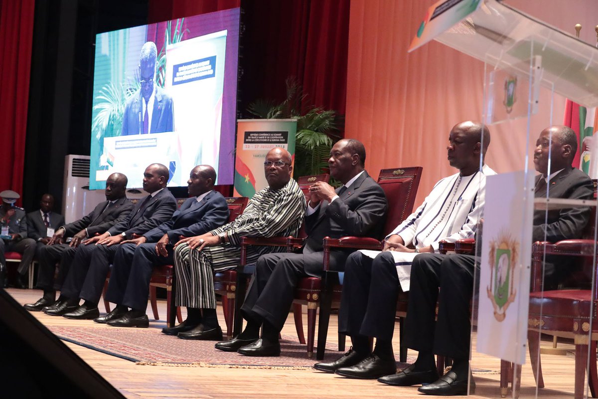 AOuattara_PRCI's tweet photo. J’ai été heureux d’avoir co-présidé avec mon homologue, @rochkaborepf la 7e Conférence au sommet du #TAC entre la CI et le Burkina Faso. À cette occasion, quatre Accords ont été signés entre le Gouvernement de Côte d'Ivoire et le Gouvernement du Burkina Faso. #TAC7 https://t.co/vwJbIt195W