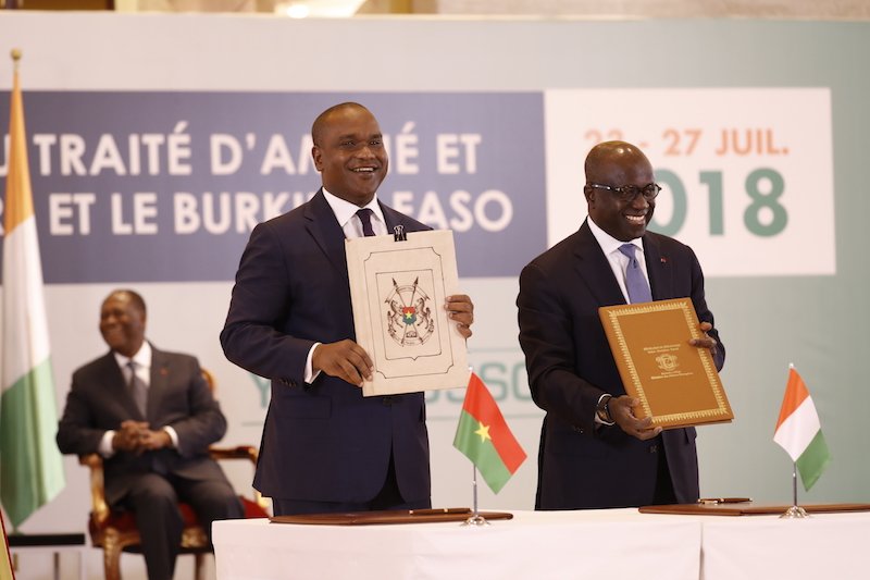 AOuattara_PRCI's tweet photo. J’ai été heureux d’avoir co-présidé avec mon homologue, @rochkaborepf la 7e Conférence au sommet du #TAC entre la CI et le Burkina Faso. À cette occasion, quatre Accords ont été signés entre le Gouvernement de Côte d'Ivoire et le Gouvernement du Burkina Faso. #TAC7 https://t.co/vwJbIt195W