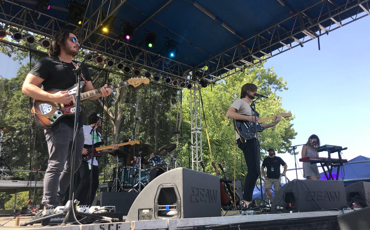 That Ain’t No Sunshine cover by <a href="/MtJoyBand/">Mt. Joy</a>. 🙌 #buzzbeachball