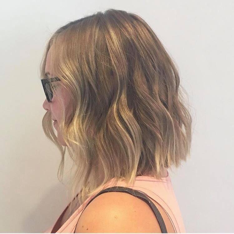 StormHairGroup's tweet photo. Happy #FonthillFriday!
This blunt and beachy bob for the summer was coloured by Sarah and cut by our stylist Kayla.
Kayla styled this using Aveda #TextureTonic and #DryShampoo - two of our VERY favourite products. What's in your summer styling arsenal?
@aveda @AvedaCanada https://t.co/T0a5KF1gOr
