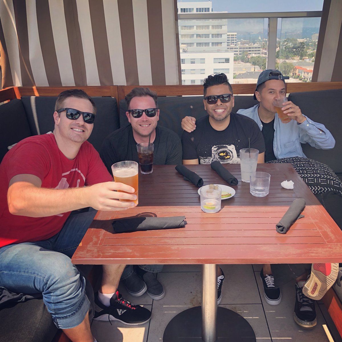 edgarisotelo's tweet photo. Itโs Friday & the Compas lo saben. ๐๐ฝ๐ฏ #BrosBeingBasic
Have an awesome weekend!
#ShowUsYourSummer https://t.co/F3La4KBFum