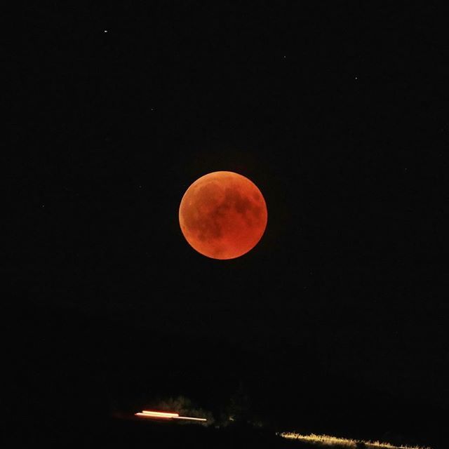 jenaparadies's tweet photo. Mein kleiner Beitrag zur Mondfinsternis... sah wirklich sehr schick aus. Gute Nacht Ihr Lieben!💤🌙 https://t.co/0mpX0MOKa7