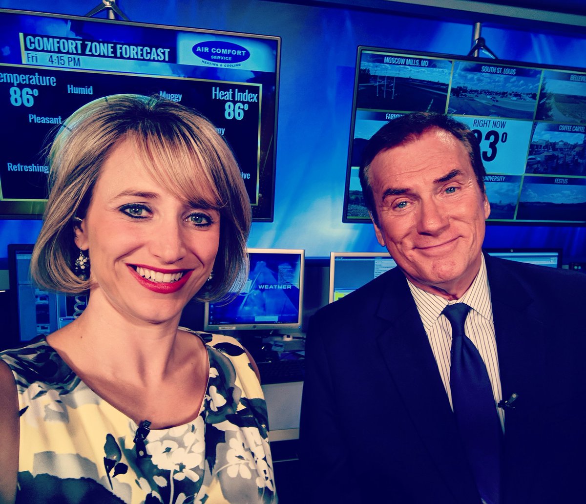 AngWxGrl's tweet image. Your @KPLR11 News at 4p fill-in crew this Friday. @DanGrayTV #newsteam  #vacationcoverage