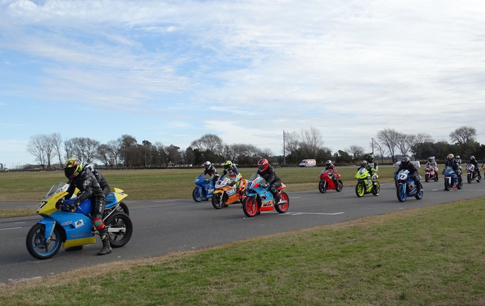 FebomTv's tweet photo. Éste Sábado a las 21.30hs nos vemos en @elgarage_tv Especial #VelocidadEnPista con las categorías #R300Pro y #Superbike desde Roque Perez. Con la conducción de @abelumartinez Participación de @GustavoCrespoOk y Relatos de @luiscorihuela
@Febomok https://t.co/8Es6yXlxOg