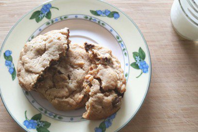 Weekend baking idea: Peanut Butter Chocolate Chip Cookies! 😍 bit.ly/2mOj2eL