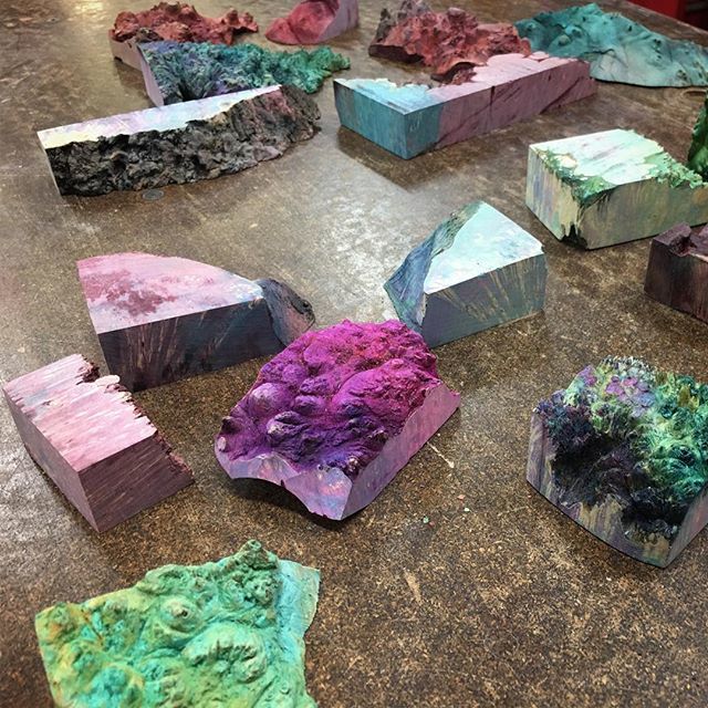Resin_Werks's tweet photo. Let’s make some hybrid blanks! Now to choose some colors 😁
#getcreative #turningblanks #woodandresin #resincasting #resinaddict #castinglab #nvwoodwerks #unique https://t.co/uG0xPzwnu9