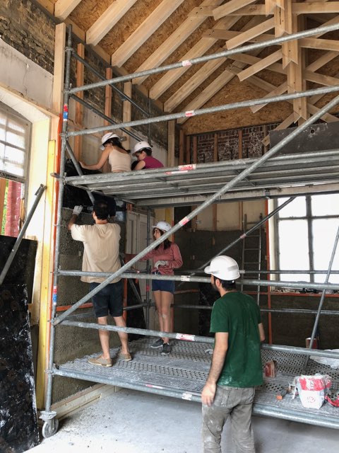 Madelan2020's tweet photo. Proposition n°4 : Valoriser des initiatives locales et partivipatives des maintenant. #Amiens accueille actuellement un chantier européen à  la #MaisonduColonel impliquant la jeunesse, en partenariat avec le PAE Sud et #Condordia. Bravo à vous!
#amienforyouth https://t.co/kYnAkeo4iP