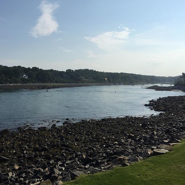 2F1J's tweet photo. Nice view from our room @stageneckinn for the next few days #vacation #york #inn #relaxing #stageneckinn #maine #view #water #sea https://t.co/gIYW1eGFEs https://t.co/UR6liLmzAy