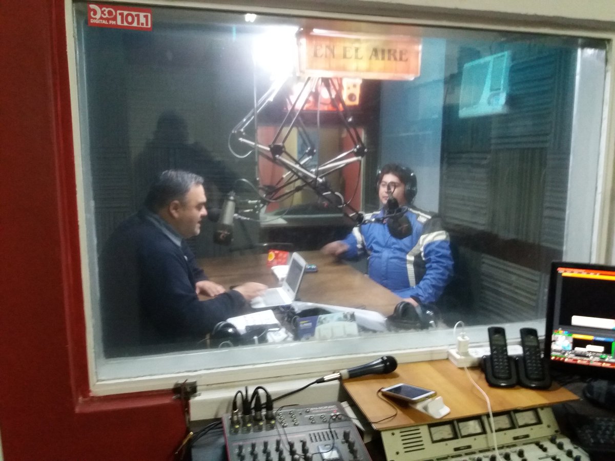 DigitalSanLuis's tweet photo. Retweeted Gabriel Osorio (@GabrielOsorio34):

Ya en vivo por @DigitalSanLuis en #RuedasYMotores el Sanjuanino @AbarcaGabriel que este fin de semana correra por el #CARXenSanLuis https://t.co/eBxb4NM3PK
