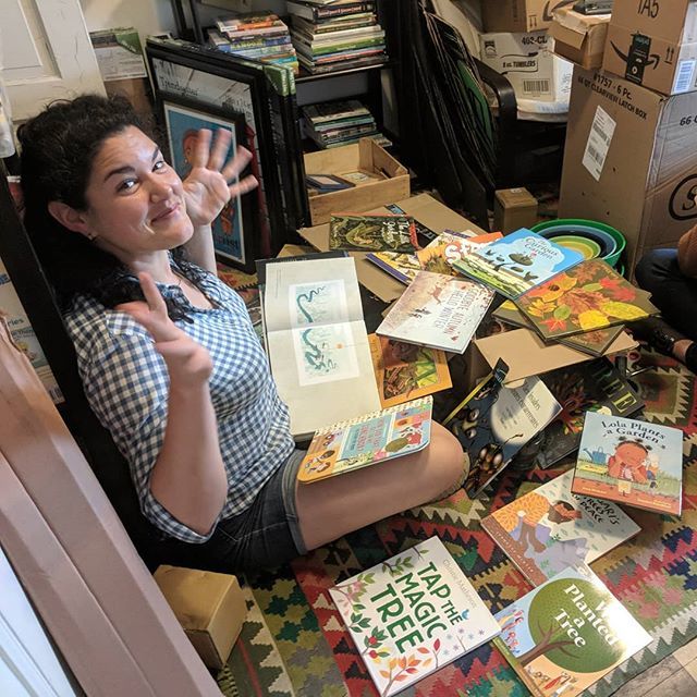 CityBlossoms's tweet photo. It's time for some new summer reads! Naturally, we picked out bilingual, garden-focused, children's books 📖😄 Thanks to funding from #OSSEDC and the #HealthyTots Wellness Grant, our Early Childhood Center partners will be receiving brand new garden libraries and cooking boxes… https://t.co/RE8gsHuKrY