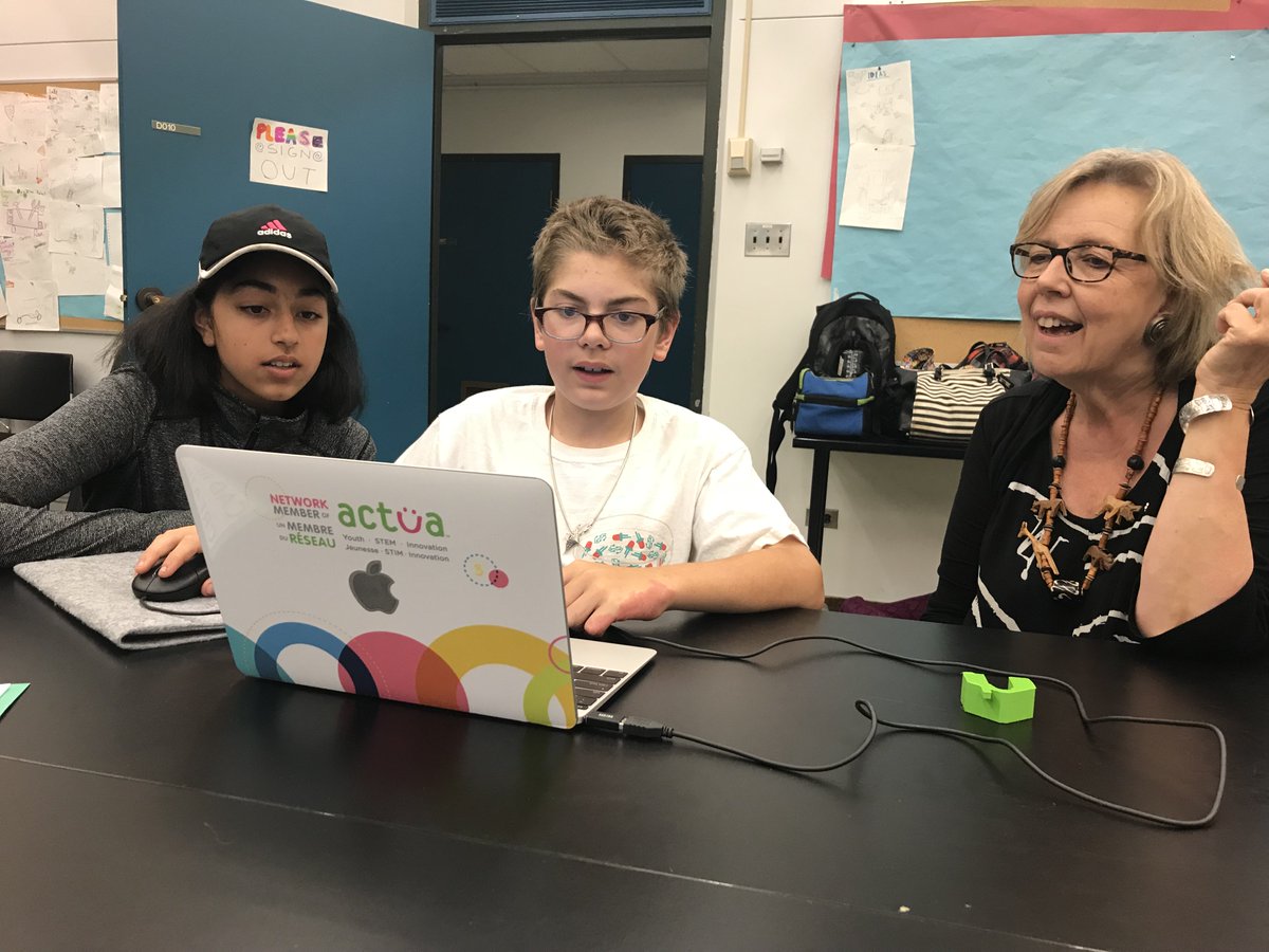 ScienceVenture's tweet photo. Thank you MP @ElizabethMay for visiting our Friday Maker Fair for @ActuaCanada #STEMCampWeek! From robotics to virtual reality, campers shared their favourite projects from the week. 🤖🚀💻 https://t.co/Ey83V6XCVs