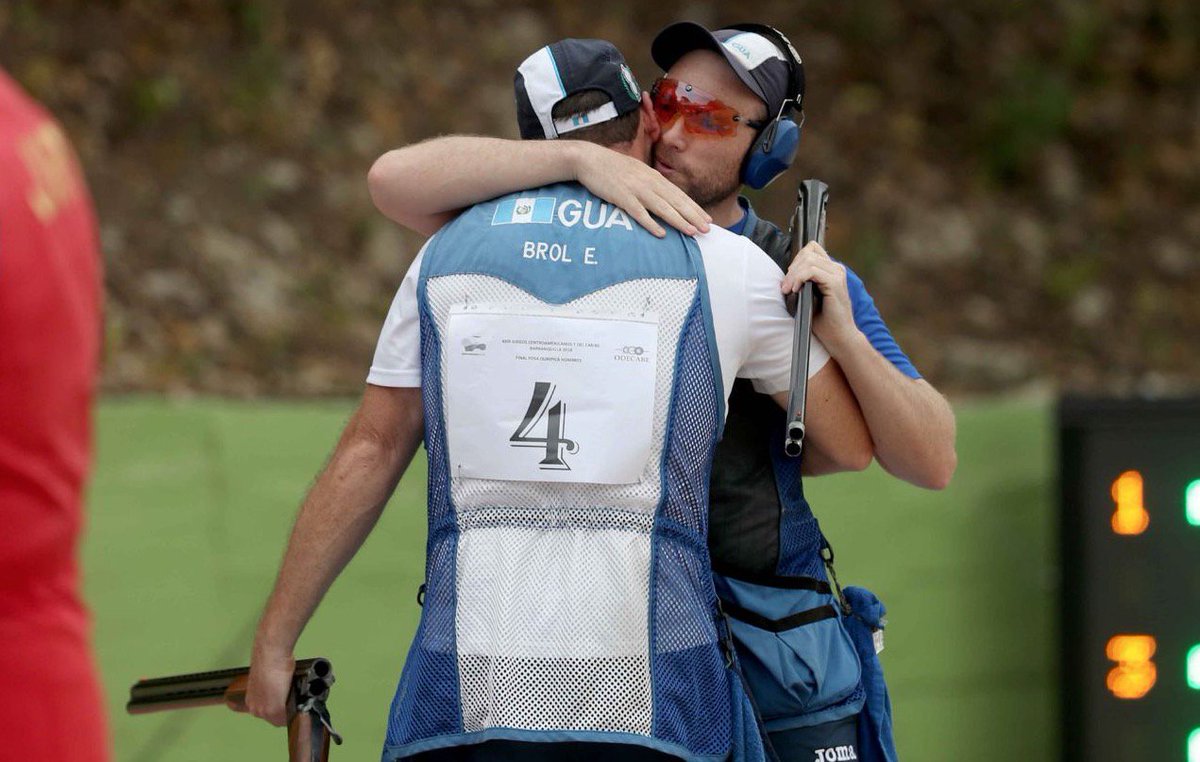 #Barranquilla2018 | Jean Pierre Brol subió a lo más alto del podio en foso olímpico individual. El himno nacional de Guatemala vuelve a sonar en los Juegos Centroamericanos y del Caribe 2018. 👏👏👏bit.ly/2LEGDwd