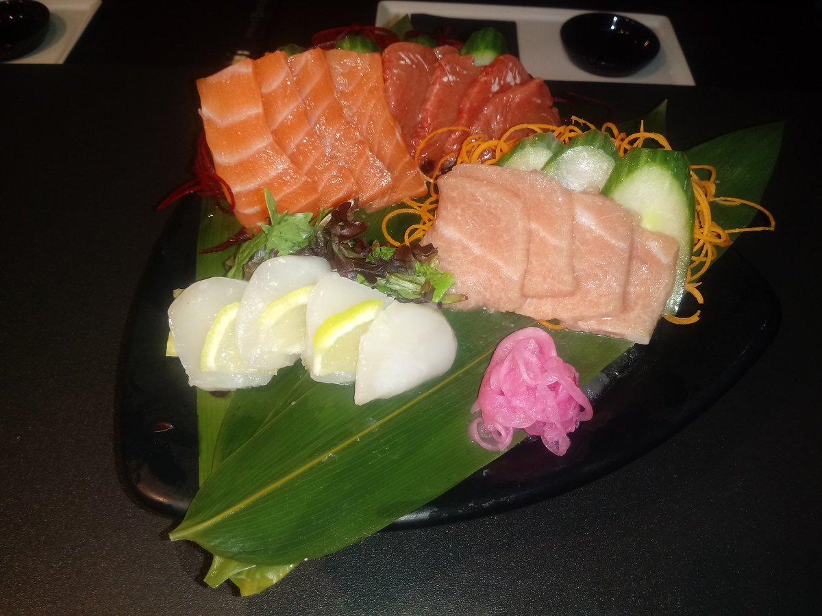 lettutu's tweet photo. Noche llena de sabor y color! 😍 @undersunclub #Cartagena #Susheando #sushi #LettutuShi https://t.co/K6DFZ3MHfb