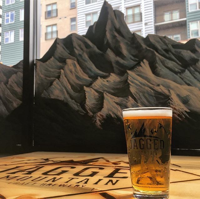 InstructureCon is over, but I'm excited for a weekend with good friends in Denver. @jaggedmountaincb is the first beer stop, and I'm digging both the beer and the vibe.
🍻⛰
#homebrew #craftbeer #homebrewing #beergeek #beerstagram #homebrewer #pnwbeer … ift.tt/2NMKeG7