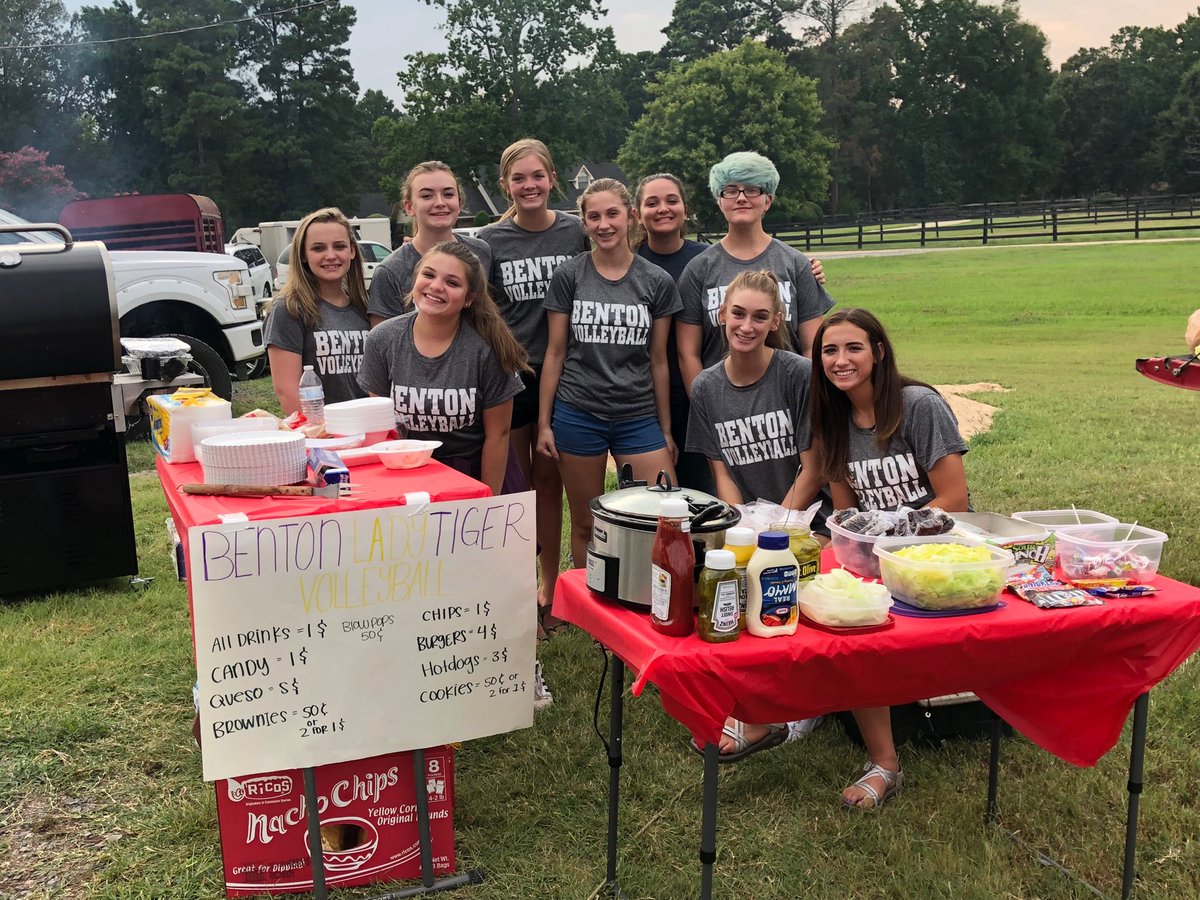 RambinTracey's tweet photo. Benton Volleyball fundraising at 7th Heaven Ranch #TigerPride #bentonvolleyball https://t.co/uMHOTkSe86