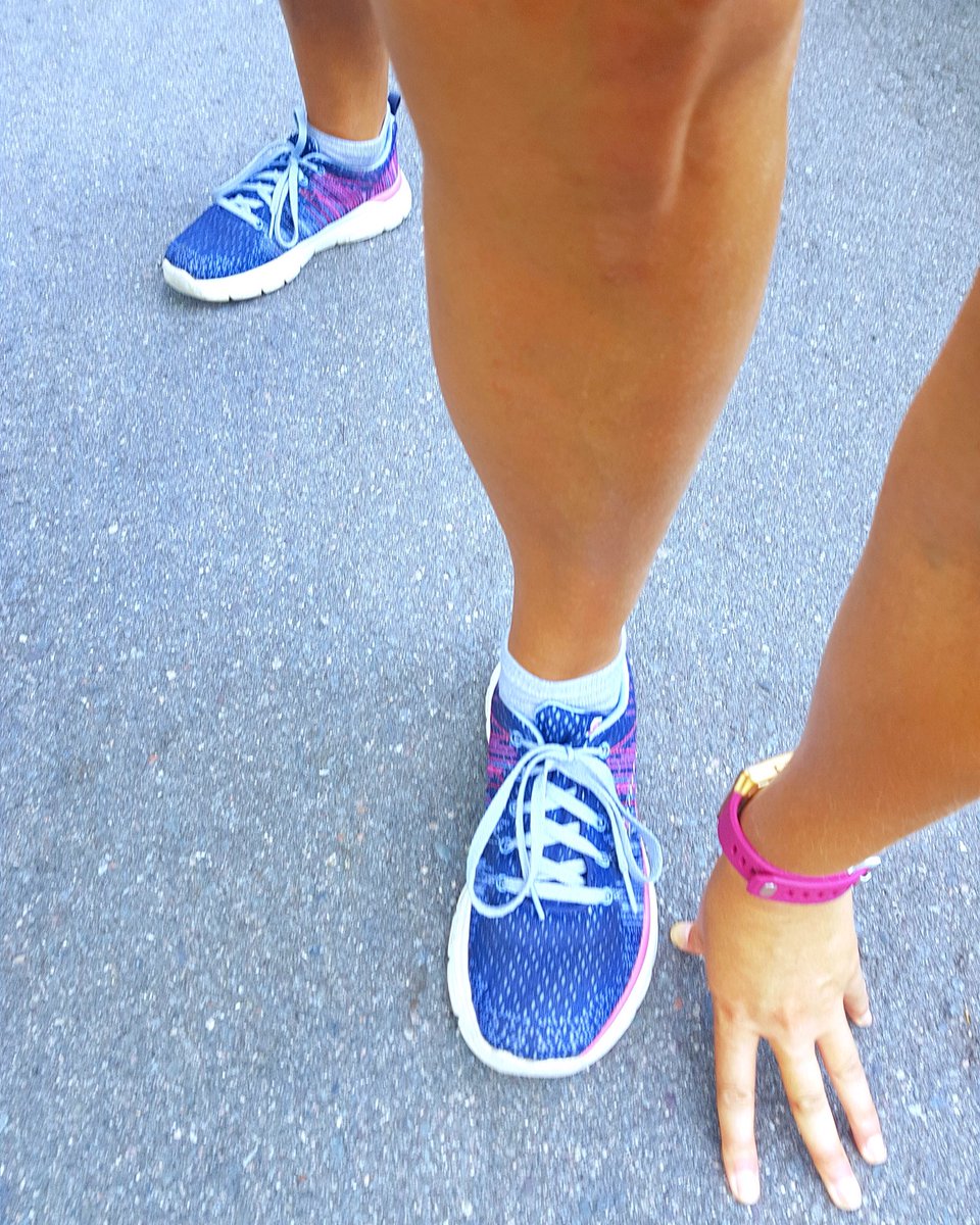 HeyItsMeMissJT's tweet photo. A perfect day for a run. #onyourmarksgetsetgo #trackandfield #LUtrack #sprints #everydayislegday #cardio #fitnessfriday 🏃‍♀️☀️💙💛 https://t.co/Wmi5lW6Hqt