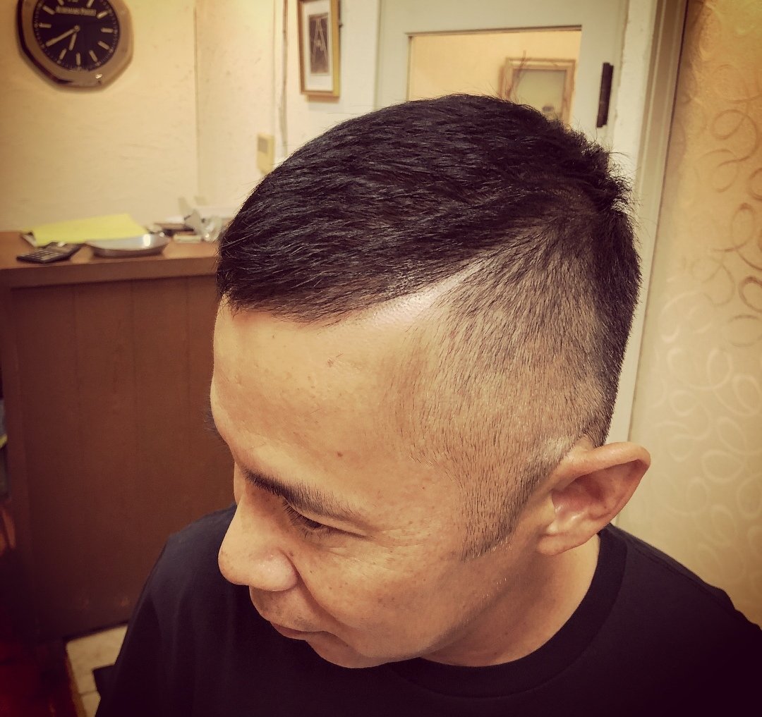 ロコネ Twitterissa 岡村さん 中目黒の美容室にまた行ったみたい 今回はライン入りとか 夏らしくスッキリ短髪ですね 岡村隆史 中目黒forest