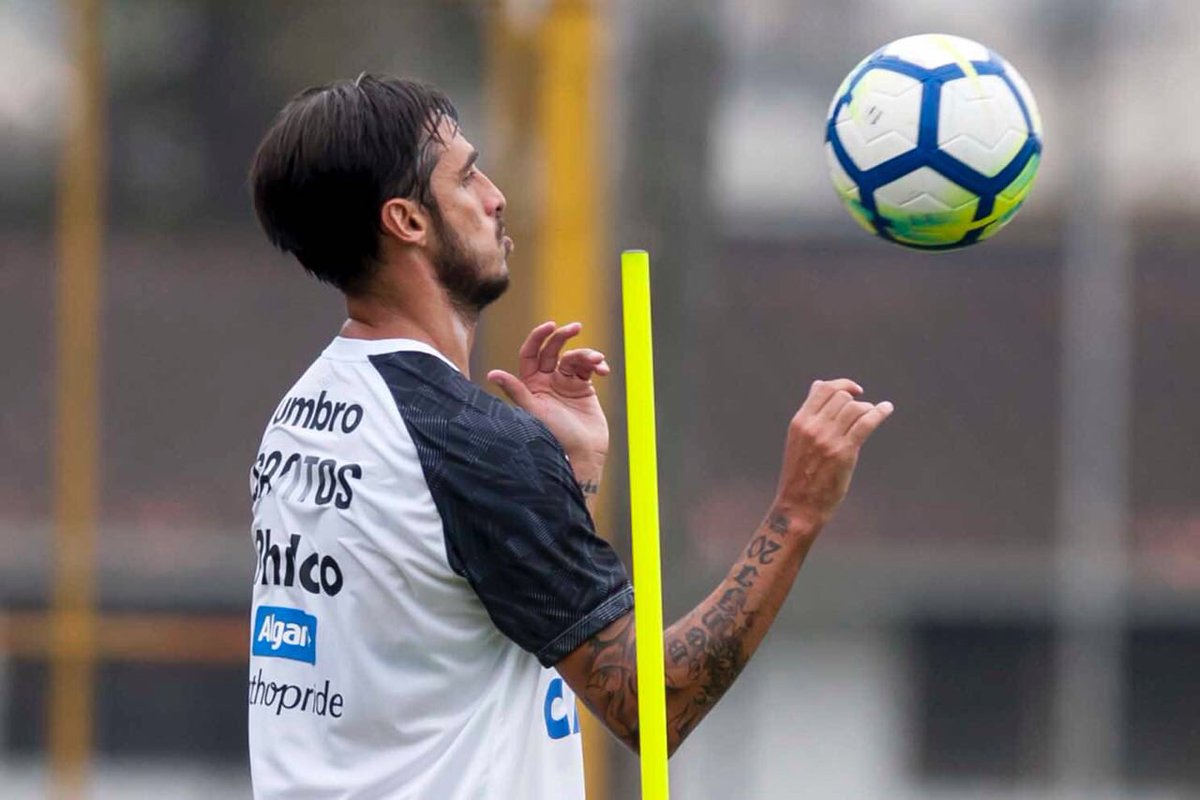 #BryanRuiz

No me cae bien, ya saben subjetividades de uno, dolor de... diría la Doña, pero sin duda ese Mae sí ha hecho todo bien para estar donde está. Así que arriba y a lucir el de Pelé. ¡Alajuelita tú eres mi cantón!.