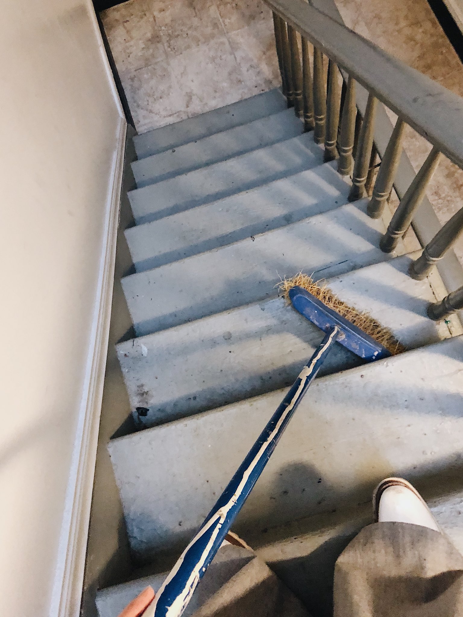 塩谷 舞 Mai Shiotani 日本では出張 講演会 取材 メディア対応 会食 コンサル 飲み会 家事は家事代行さんにお任せ っていう日々でしたが Nyに来てからというもの シェアハウスの風呂掃除 トイレ掃除 階段掃除 犬猫の 処理 あり