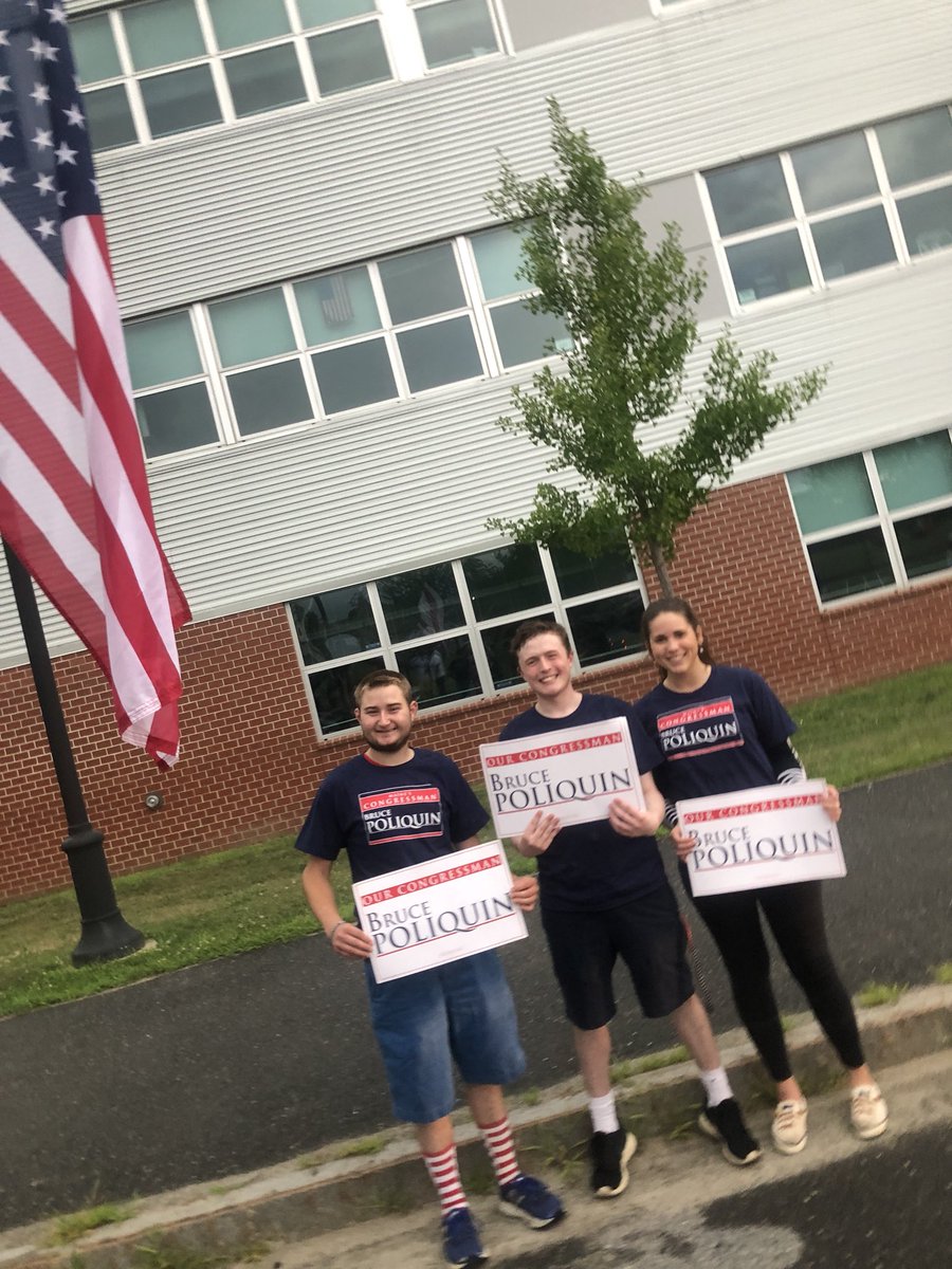 samclark2019's tweet photo. A little rain never stopped the Republican Party! Not even a thunderstorm can stop us from marching in the OakFest parade. It was great to see the crowds cheering on our @mainegop candidates! #NWOA #TeamMaine #LeadRight #DefyHistory https://t.co/oiLj5q6otU