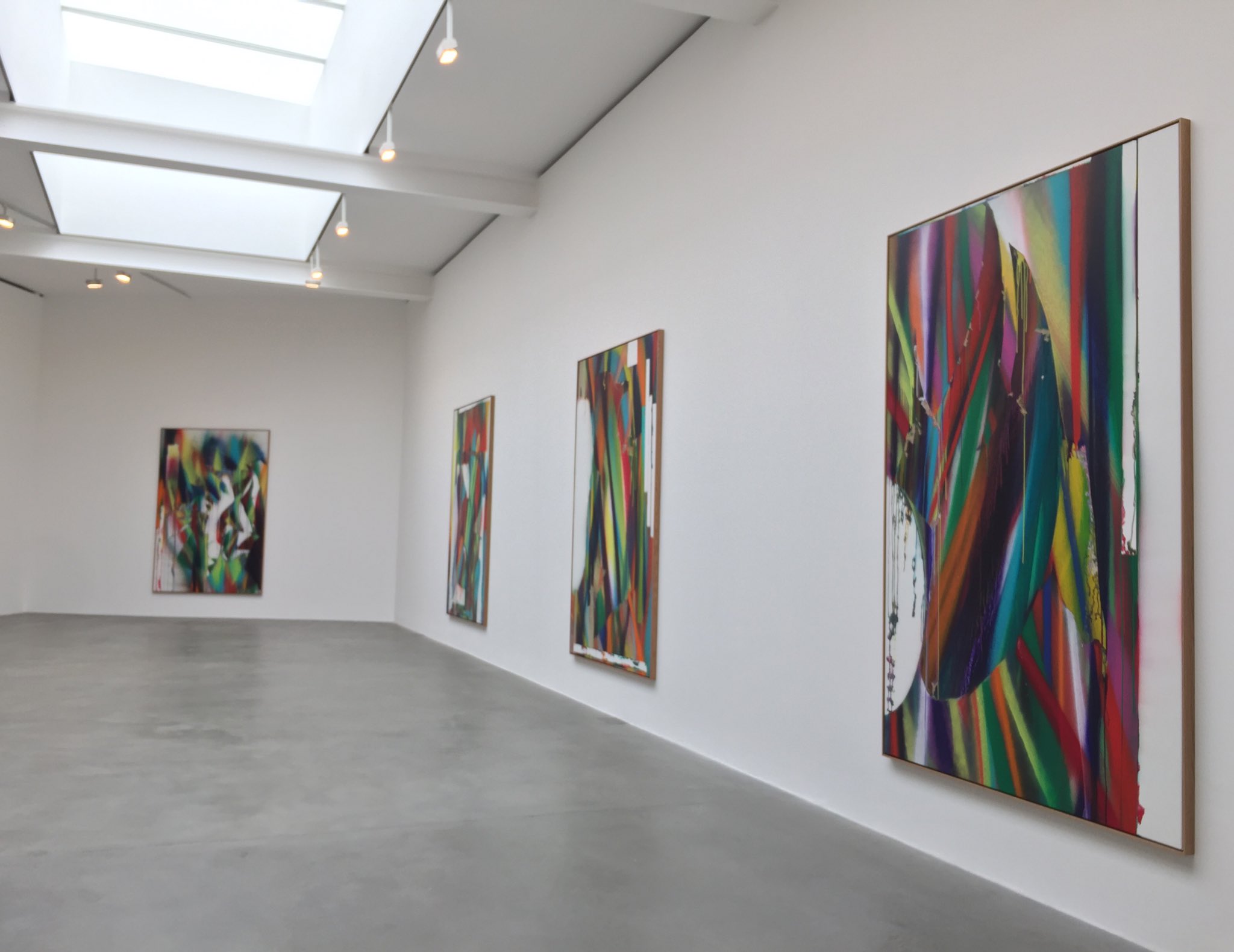 𝖸𝗈 𝖮𝗄𝖺𝖽𝖺 大手画廊ガゴシアンのカタリーナ グロッセの巨大な絵が良すぎて好きすぎて 完全ダメ元で販売価格聞いたら11枚完売ですけどねと断られた上で 1枚 160k 約2370万円 と ぐわああ すげーー 世界のアート界のトップに立ったら1回