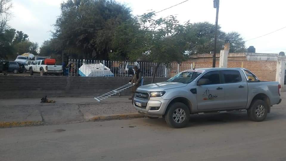 GESTIONOCAMPO's tweet photo. Taller Municipal 
Se colocaron las rejas en la playa de estacionamiento del Municipio por calle Belgrano. https://t.co/jVXMSr0sSa