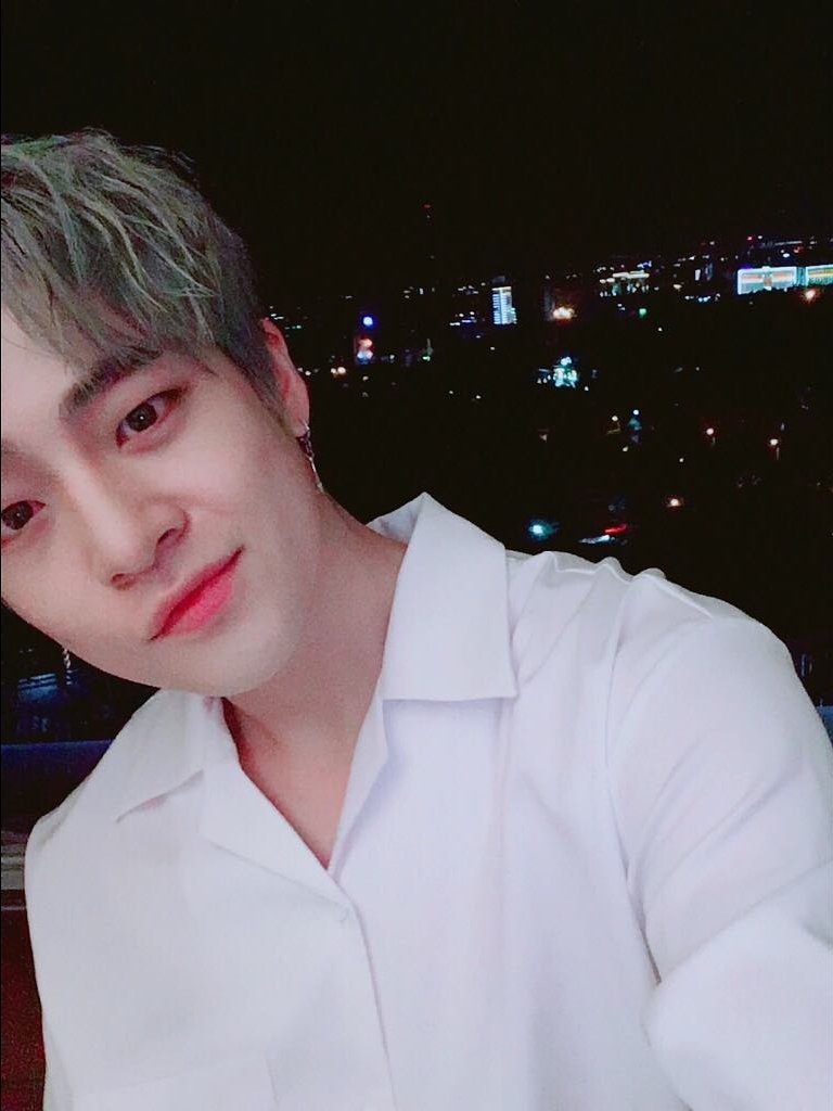AllrounderJS's tweet photo. #진섭 #김진섭 #JINSUB #KIMJINSUB

1807028 섭스타그램 

아 아침부터 심장 때리기 있나요; 미모 때문에 화들짝 놀라서 잠 다 깨버렸네...🌟 https://t.co/BxcXQ7pwQ3