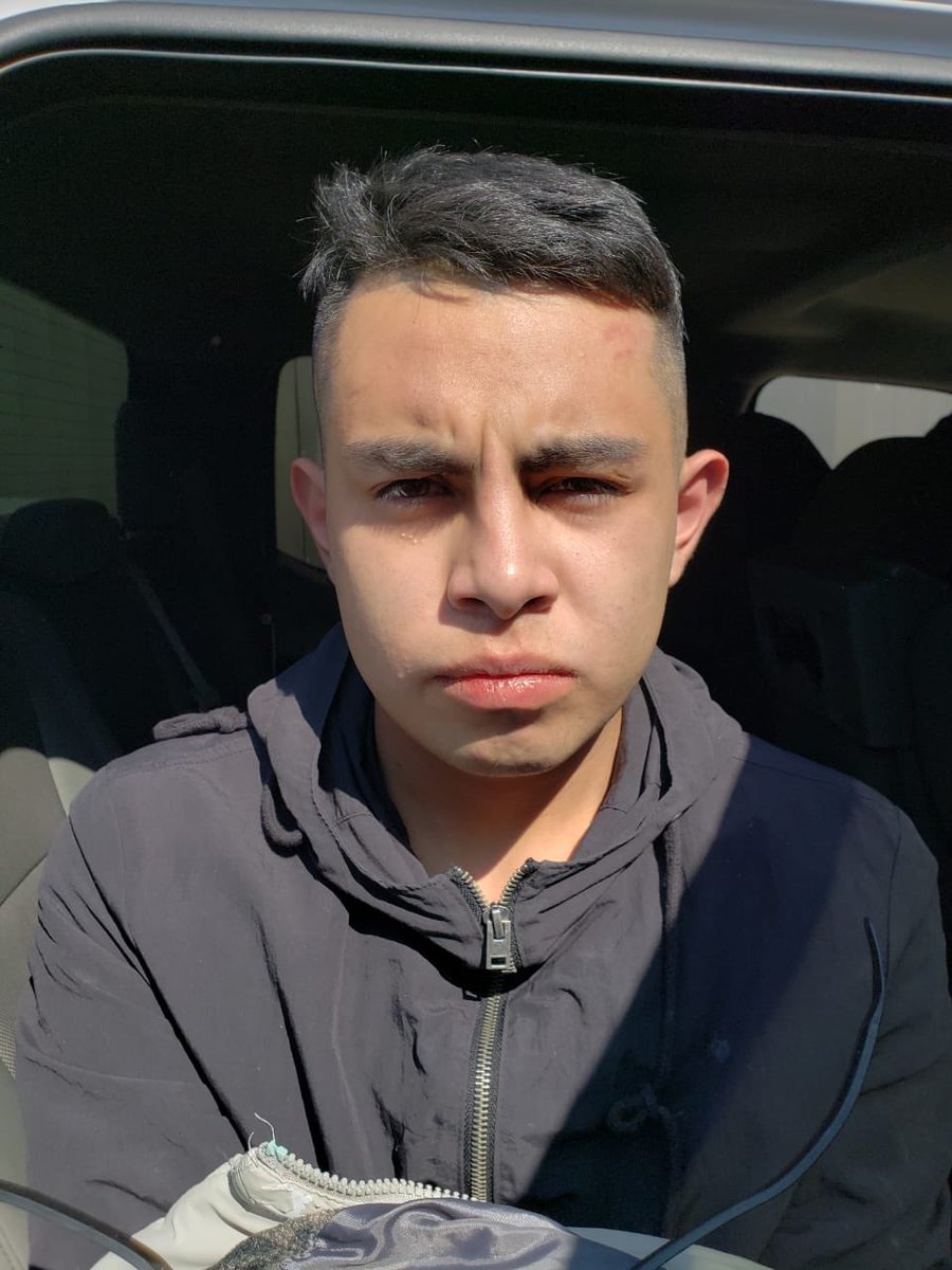 c4jimenez1's tweet photo. MARINO ENFRENTA a LADRONES 
Juan Estrada, Alexis Lopez y Roberto Trip quisieron asaltar a un hombre en @DTlalpan 
Resultó ser un elemento de la @SEMAR_mx 
Los enfrentó a balazos y junto con agentes de @SSP_CDMX los atraparon 
@PGJDF_CDMX busca más víctimas que los denuncien https://t.co/wUjb8WfR15