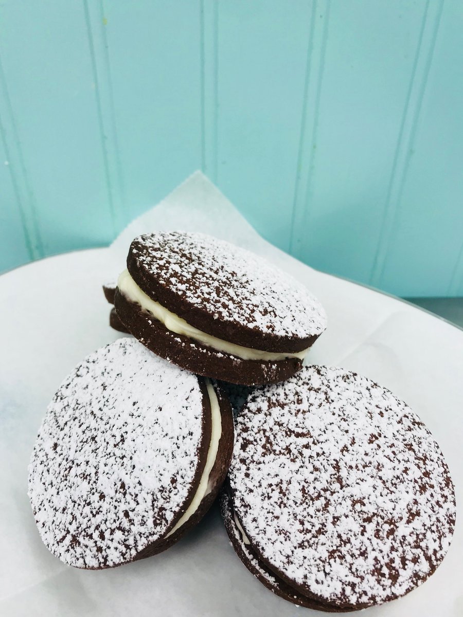 earlybrdbiscuit's tweet photo. Saturday: housemade Oreos on Bellevue - blueberry lemon donuts on Robinson! Come see us for breakfast!! 7am-noon!! https://t.co/py4hzWuN66