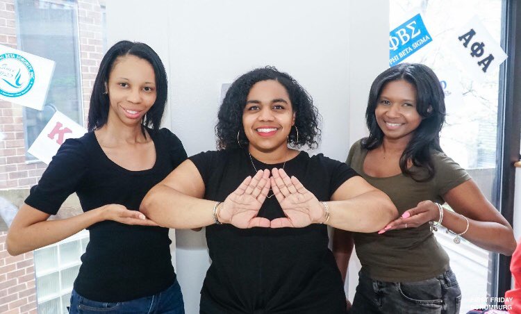dstnyac's tweet photo. #FBF Feature: First Friday at @schomburgcenter. #firstfriday #greeknight #dstnyac #FirstGradChapter #seeusinaction #NYACSisterhood #watchuswork #gamechangers #DSTSisterhood #DST1913
cc: @BronxAlumnaeDST https://t.co/pxVOUTfxjh