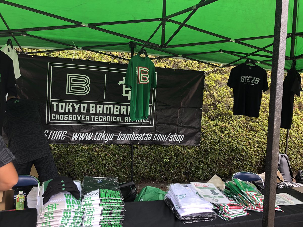 verdy_baseball's tweet image. 白河ブルースタジアムでは、東北大学選抜が同点に追いつき1-1と健闘中です！また会場ではスーパースポーツゼビオ、バンバータのポップアップストアがオープンしてます！ドリンクの無料配布も行なっております！皆さま是非お越しください #BCC2018