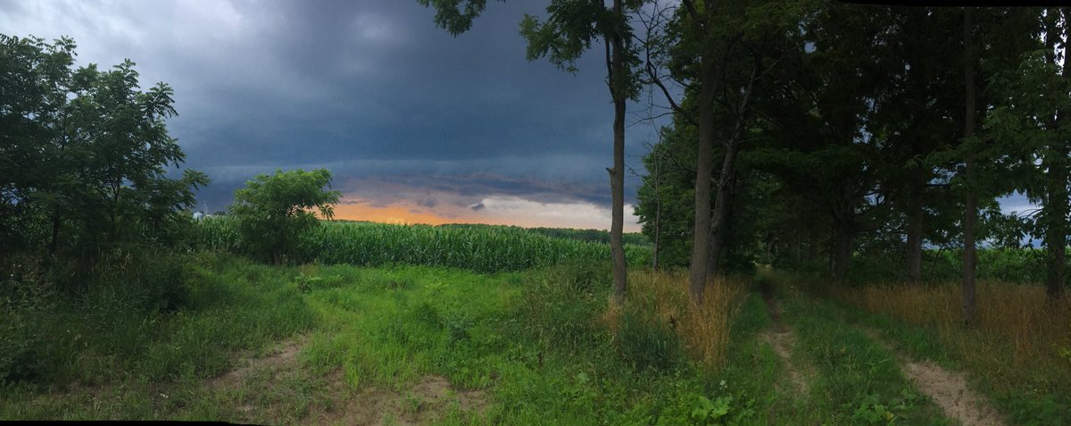 AmyYantzi's tweet photo. Might be a storm coming #OnStorm https://t.co/nmwfwWA37Z