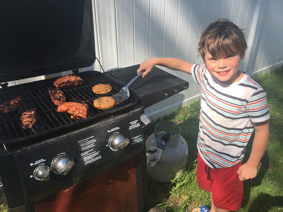 TheSnackShark's tweet photo. Gotta Love #BBQ https://t.co/N05AAHmL1d