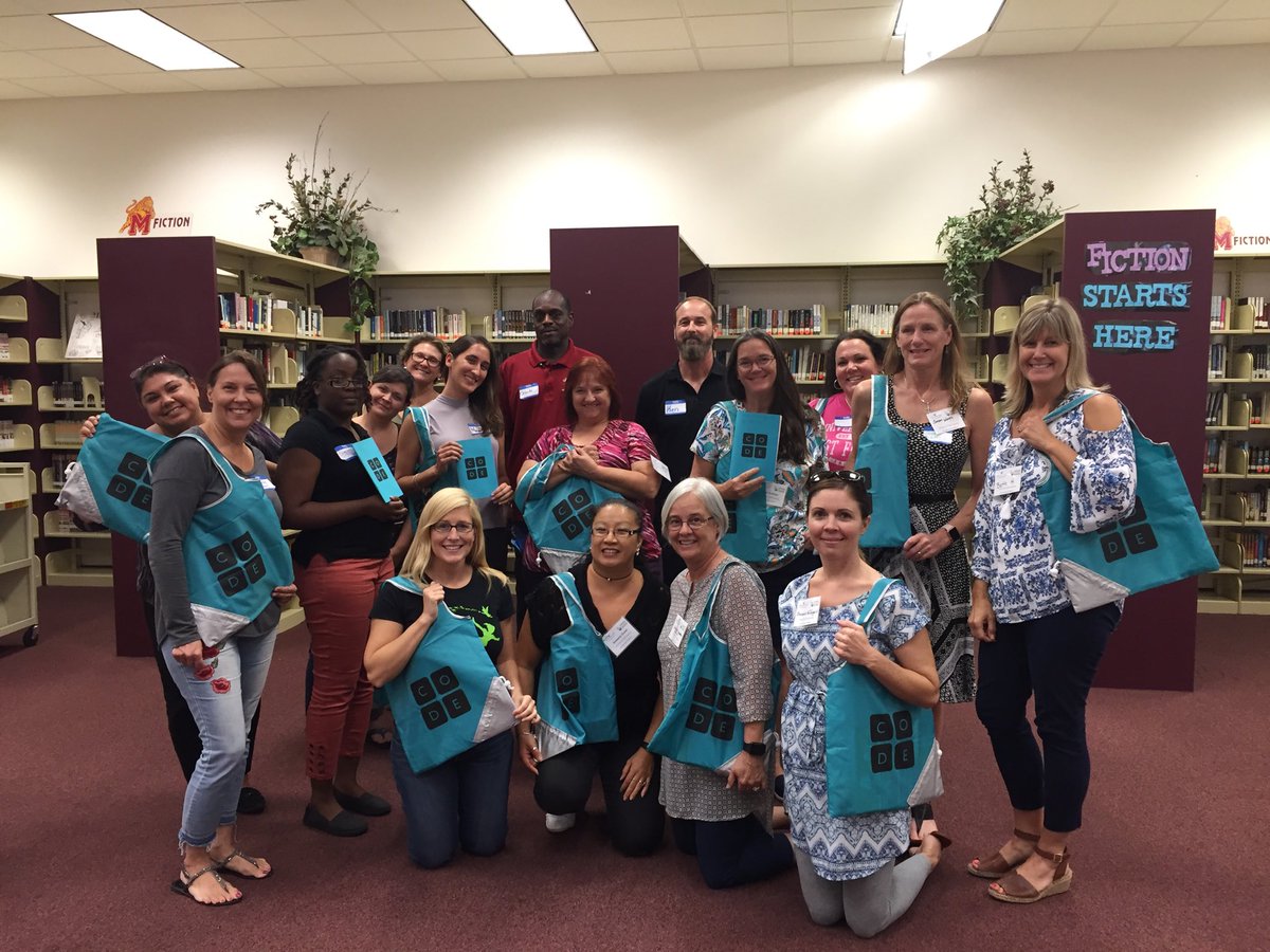 EPetersFL's tweet image. These talented K-5 teachers will teach computer science in their classrooms this year!  #HCPSTeach #CodeorgPD @TampaBaySTEM @TeachCode @EPetersTech ⁦@suzygreentech⁩