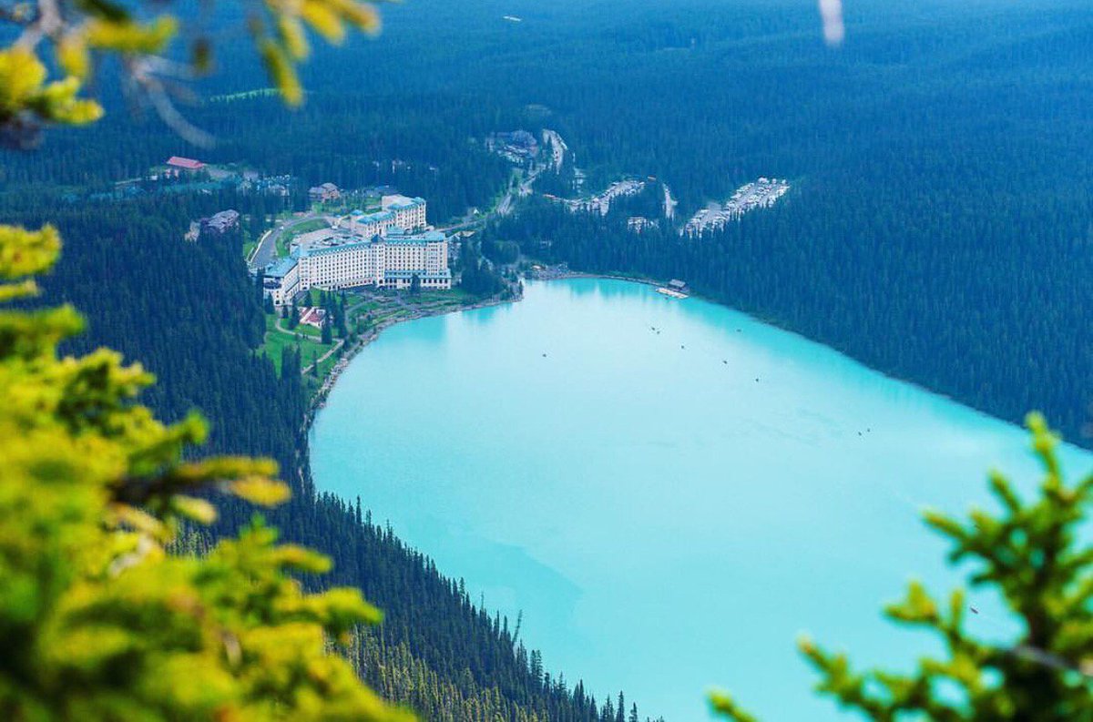 FairmontCLL's tweet image. Anyone else feel like summer needs to slow down? There are so many hikes we’d still like to check off our bucket list! #lakelouise 📷: @corytomlinson
