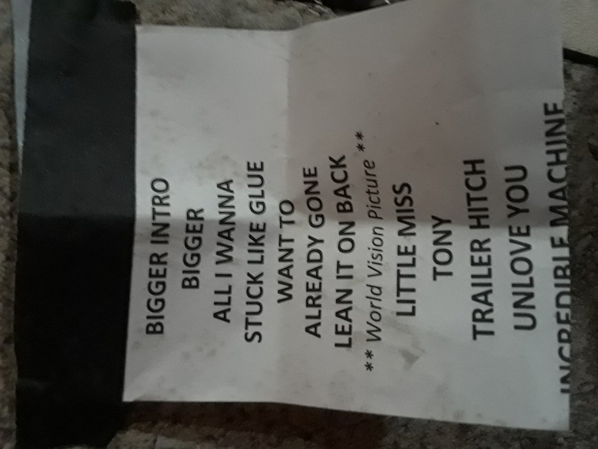 Y0unG_Chronic's tweet image. Got this from the stage sugarland preformed on @ the vbc in Huntsville 💯👌🎧
#paperfromstage #nottrash #itsworthkeeping #tookit #keptit #realshit #vonbraunciviccenter #Huntsville