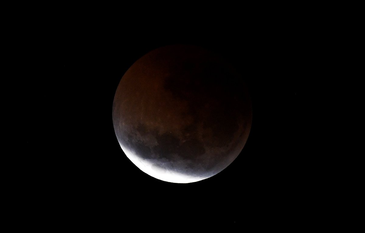 DhakaTribune's tweet photo. In case you missed century's longest '#bloodmoon' last night... (Photo- AFP)

 #BloodMoonEclipse2018 https://t.co/Yo8pLl6GxU