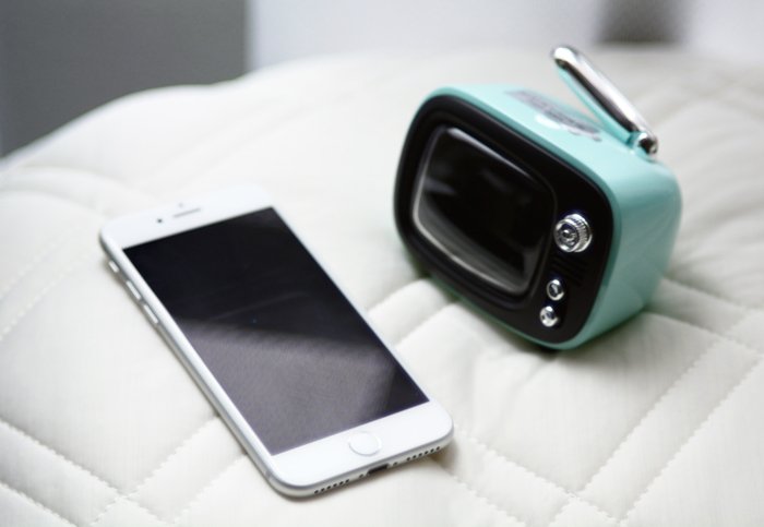 LofreeのBluetoothスピーカー、QTVが届きました!コロンとしていてほんとかわいい…。色はAestival Blueにしました。これからAll英語の説明書と睨めっこしようと思います。(3枚目の写真はiphone7との大きさ比較です)