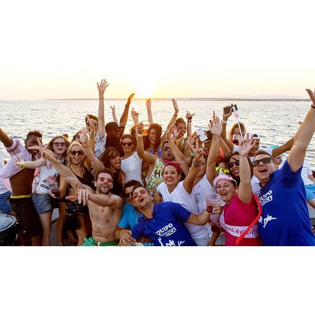 baliboatparty's tweet photo. We set sail 29 July 2018
Feel the euphoria &amp; excitement on the water as we sail the Bali sea for 5 hours. *FREE FLOW FOOD &amp; DRINK EVENT* 
We bring you the BIGGEST Boat Party to #Bali 
Hurry! We are filling up fast!!!!! As you know good things don’t last … https://t.co/3M2WefEPJp https://t.co/M7J1xXTOyb