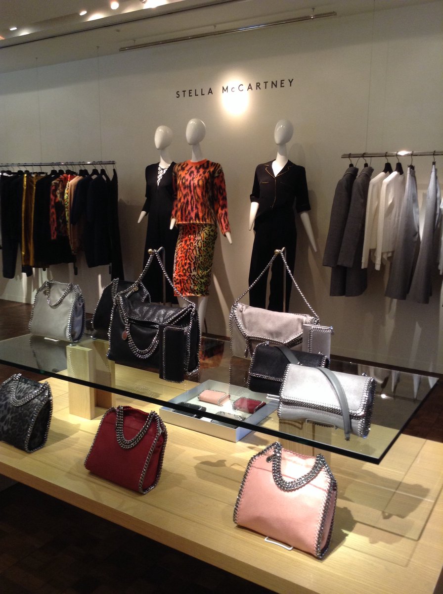 バーニーズ ニューヨーク در توییتر 横浜店より 横浜店25周年を記念し ステラ マッカートニー のスペシャルイベントを週末中心に期間限定開催 アイコンバッグ ファラベラ やtシャツなどにイニシャルやモチーフをカスタマイズいただけます バーニーズ ニューヨーク