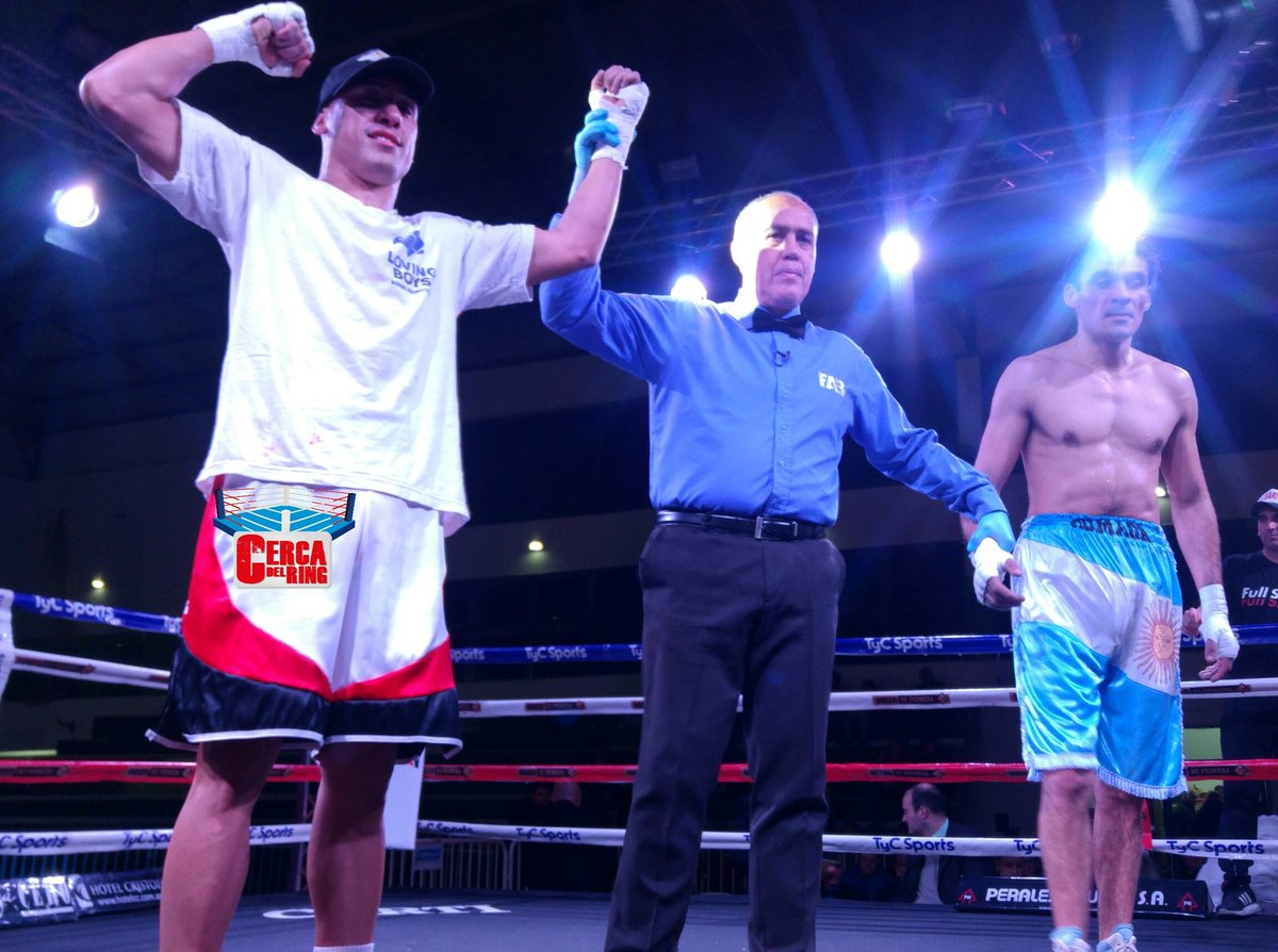 cercadelring's tweet photo. COMBI SUMÓ OTRO TRIUNFO
El representante de La Tablada #DanielCombi (5-0, 1 Kos) derrotó por puntos en fallo unánime al oriundo de Brandsen #LuisAhumada (5-6-1, 1 Kos.) en combate pactado en la división Ligero en el Microestadio Municipal de Hurlingham #CDREnTodosLados https://t.co/ljxwbxxXBo