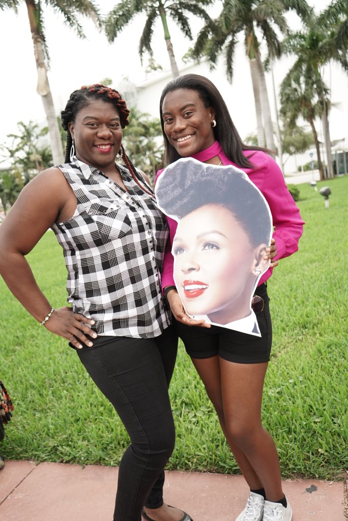 Hot105's tweet image. The ELECTRIC ⚡️ LADY herself is set to take the stage TONIGHT @fillmoremb (Doors open @6:30pm) Can’t make it out tonight?!?! Have no FEAR #HOT105 is HERE capturing clips and LIVE footage of the ICONIC SuperStar 
@janellemonae
👑 GET READY!

#miami #dirtycomputertour