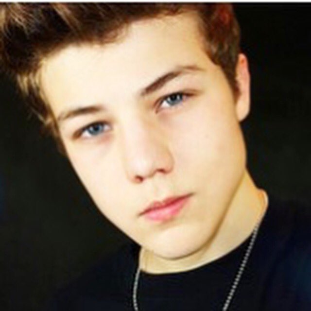 ReedFanboys's tweet image. #flashbackfriday hope everyone’s enjoying the #followmetofreedom EP!! We are!! 😎 @ReedDeming