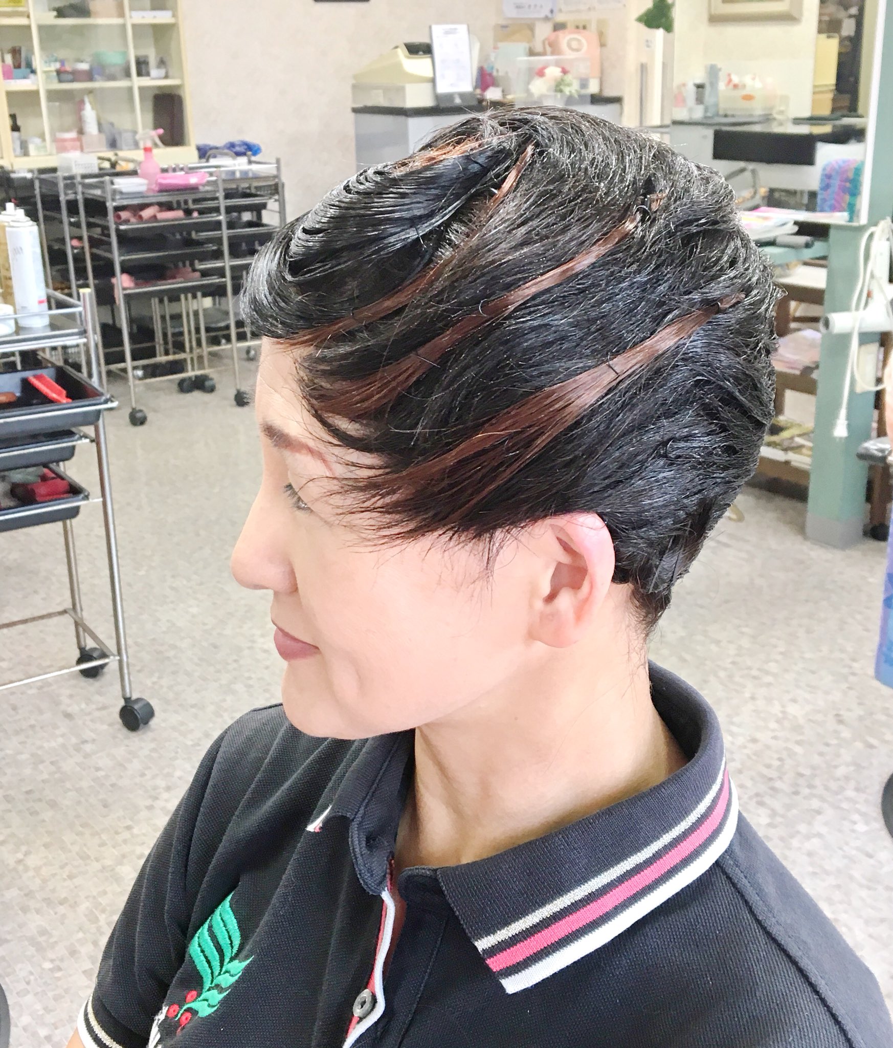 松本尚子 社交ダンスのヘアスタイル 特殊な技術が必要だから お店は選ぼう 行きつけの美容室 キャンベル で明日のパーティーの為にセットしました 前日セットでも崩れないよ ショートヘアの私でもこんな感じになりました 美容室キャンベル