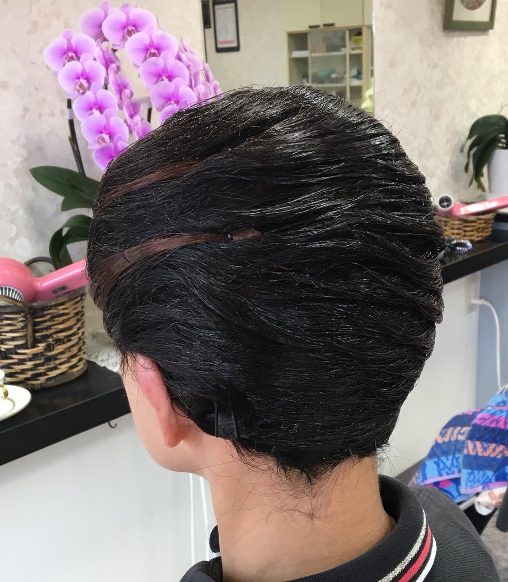 Nao 社交ダンスのヘアスタイル 特殊な技術が必要だから お店は選ぼう 行きつけの美容室 キャンベル で明日のパーティーの為にセットしました 前日セットでも崩れないよ ショートヘアの私でもこんな感じになりました 美容室キャンベル