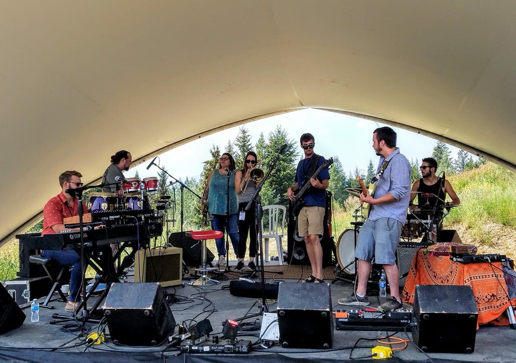 GeneticsMusic's tweet image. Fun times here at Element Music Festival 2018 (British Columbia, Canada).

We just finished an acoustic set that morphed into a jam featuring Jason Hann from SCI, Jen Hartswick &amp;amp; Natalie Cressman of Trey Band. BTW, Its also a cool 80 degrees up in BC!