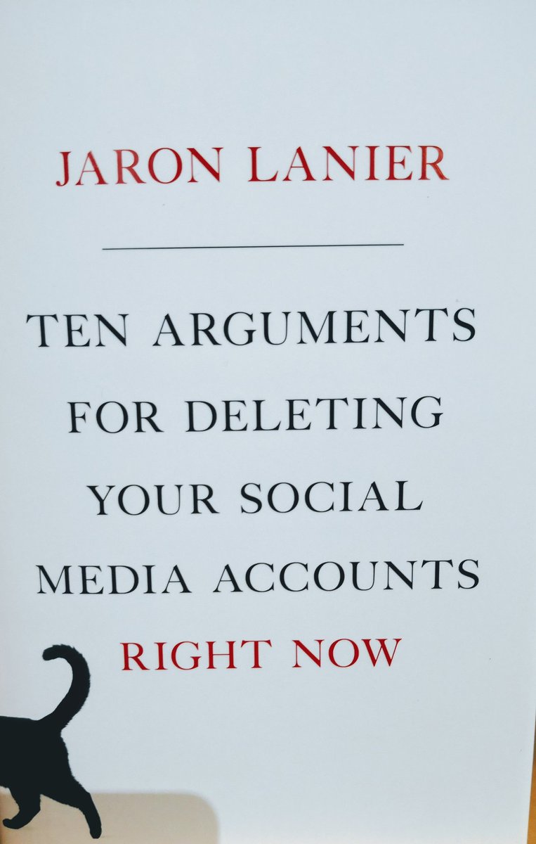 cscolari's tweet image. Librerías de #NYC invadidas de volúmenes CONTRA la cultura digital. Seguimos empantanados en el debate #Apocalipticos vs. #integrados hipermediaciones.com/2018/05/24/el-… @piscitelli