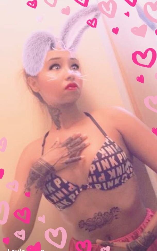 SomaliBarbzz's tweet photo. Cultural party soon #henna #facials #gettingdolledup #somalidoll show up to the party 🔥 or stay home 🤣 https://t.co/bsNlRDhPbu